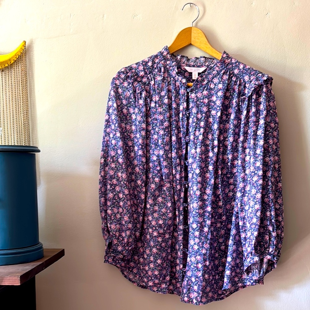 💜💞🦋🌸Floral Button-Up Blouse